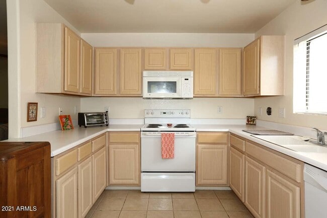 Building Photo - 15380 N 100th St