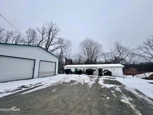 Foto del edificio - 2566 Easton Turnpike