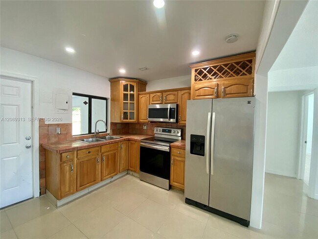 Foto del edificio - 13242 NE 16th Ave