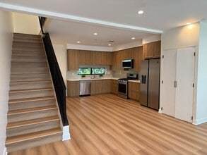 Building Photo - 2514 S Palm Grove Ave