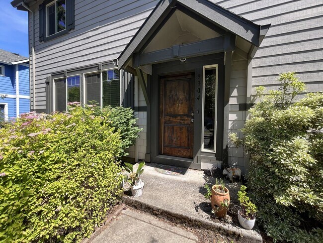 Foto del edificio - Bright and Modern North Portland Living with Three Bedrooms, Laundry Room & Attached Garage