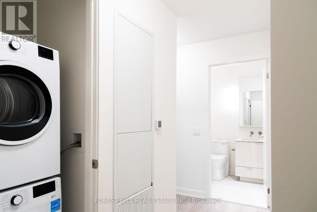 Photo du bâtiment - 110 Broadway Ave