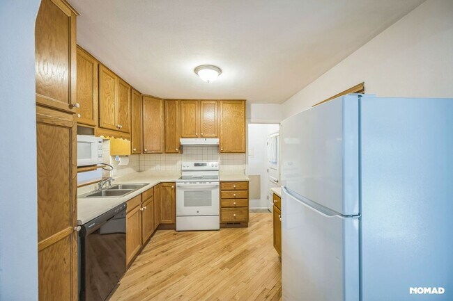 Building Photo - Spacious 4BR House in Denver