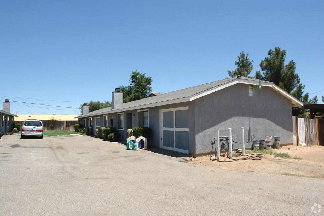 Foto del edificio - 15444 Bear Valley Rd