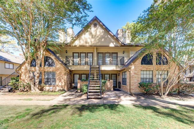 Building Photo - 16800 Sugar Pine Dr