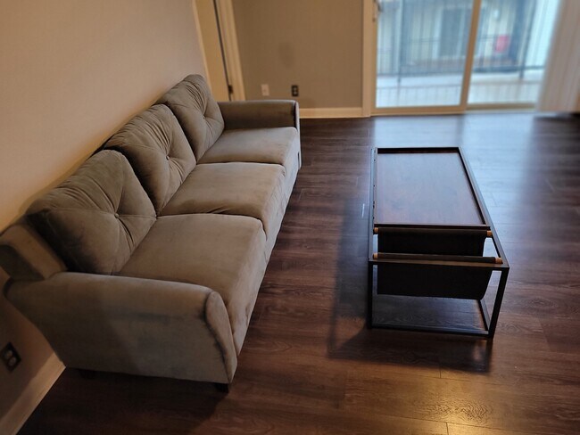 Livingroom - 1390 Hunters Rd