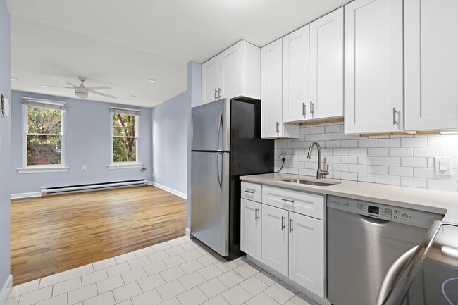 Building Photo - 607 1st St