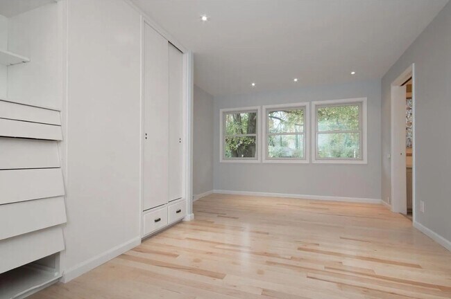Foto del edificio - 384 Walnut Ln
