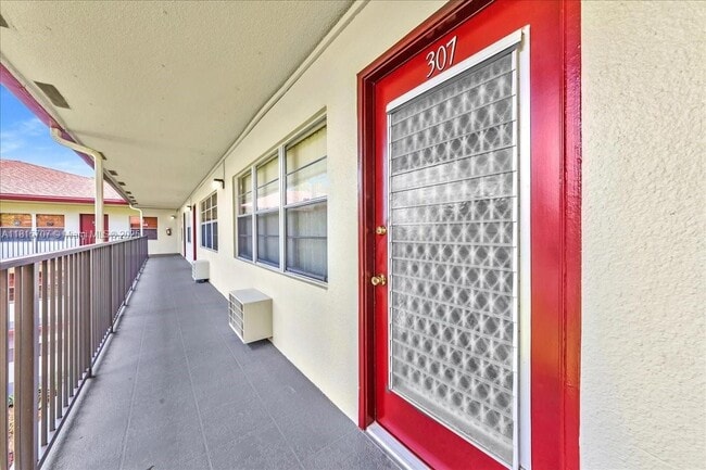 Foto del edificio - 13500 SW 1st St