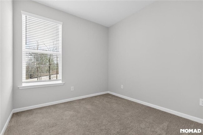 Building Photo - 110 Greenview Ct