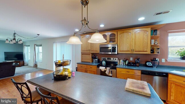 Building Photo - 243 Crest Dr