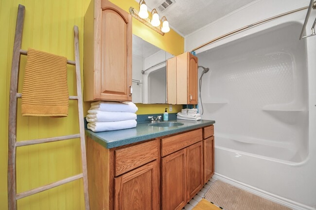 Building Photo - 17018 Water Oak Dr