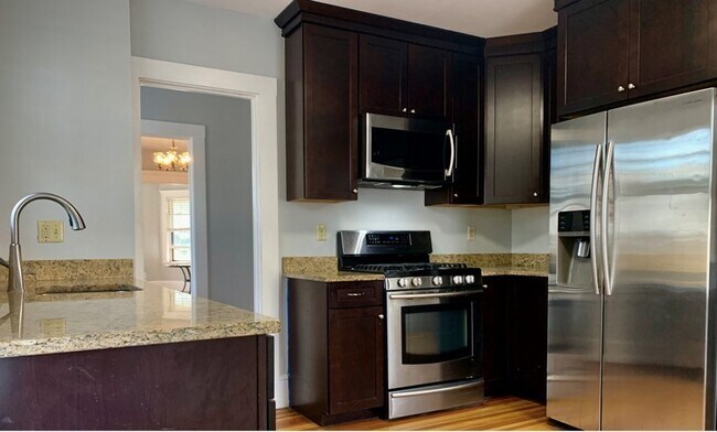 Building Photo - 103 Colbourne Cres