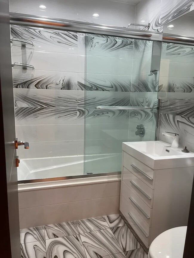 Building Photo - 10822 63rd Rd