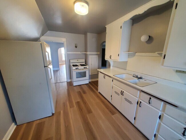 Building Photo - 6324-6324A W Richmond Ave