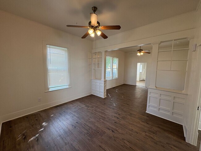Building Photo - Newly Remodeled Home Available Now!