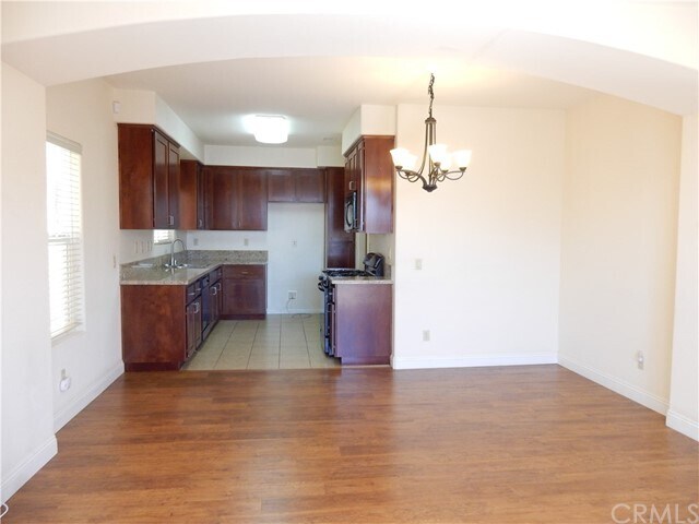 Foto del edificio - 22472 Denker Ave