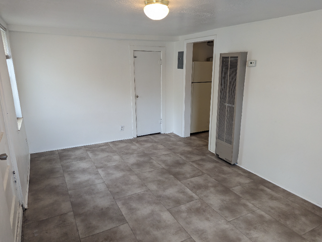 Foto del edificio - 467 N Harrisville Rd