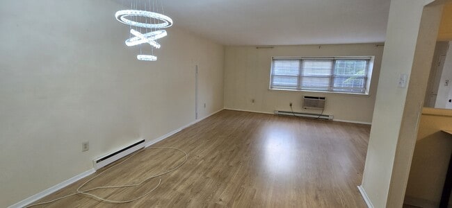 Photo - 142 E Maple St Townhome