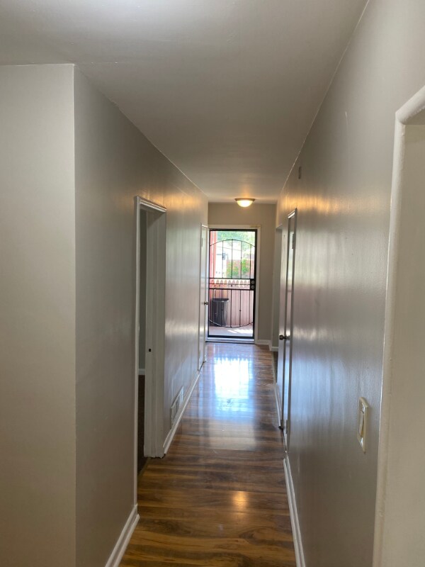 Building Photo - 646 Monroe St