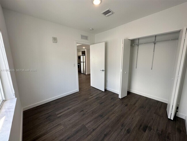 Building Photo - 1560 Euclid Ave