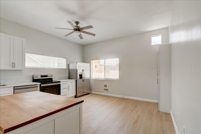 Foto del edificio - 4645-4647 Saratoga Avenue