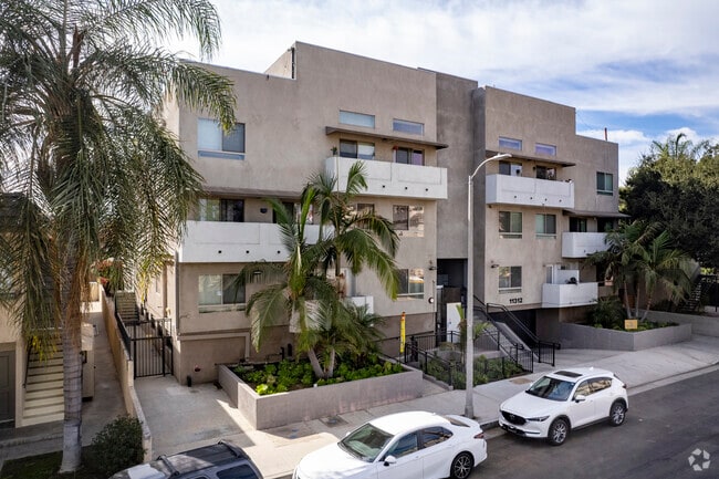 Building Photo - Huston Condos