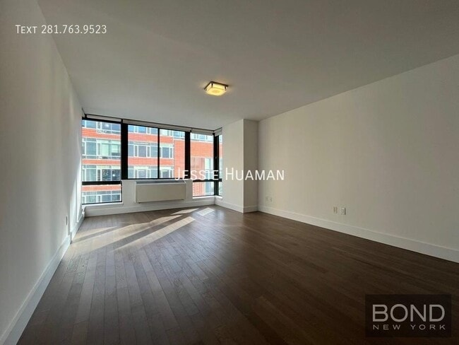 Building Photo - 70 Battery Pl