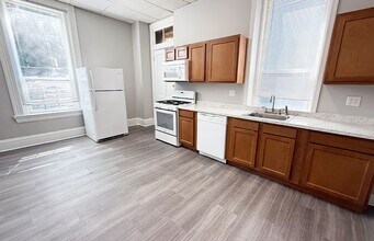 Building Photo - 3220 Bishop St