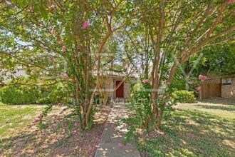 Building Photo - 205 W William Cannon Dr