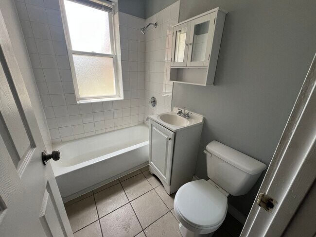 Foto del edificio - 352 W 74th St
