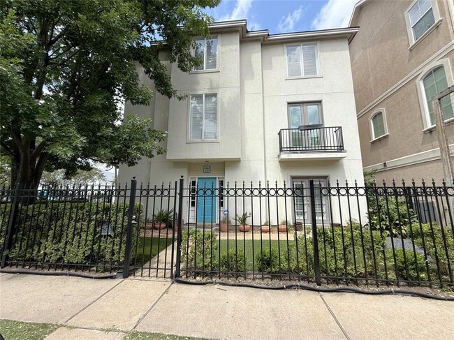 Building Photo - 2422 Ralph St