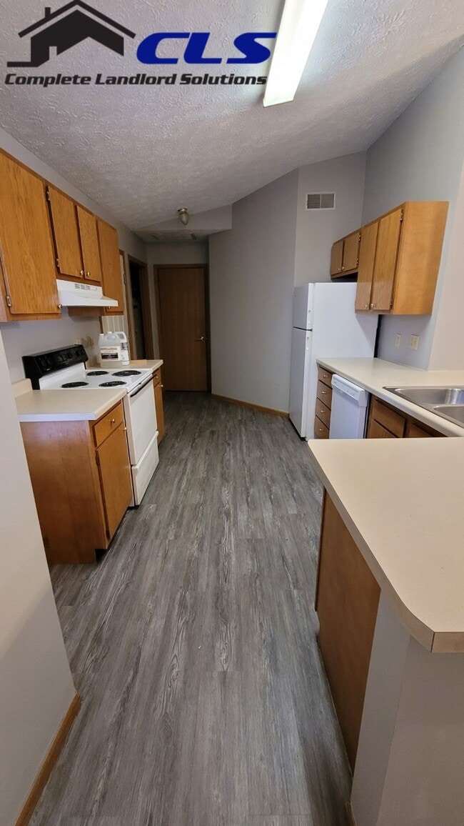 Building Photo - 554 College Ave