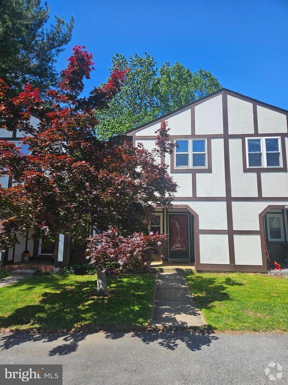 Building Photo - 5424 Jenmatt Dr