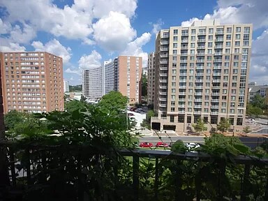 Foto del edificio - 1220 Blair Mill Rd