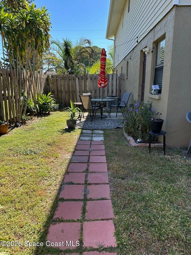 Foto del edificio - 310 Oleander Pl