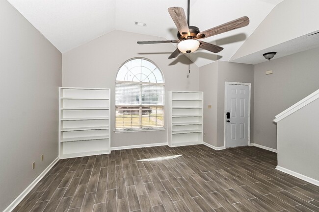Foto del edificio - 8672 Overcup Oaks Dr
