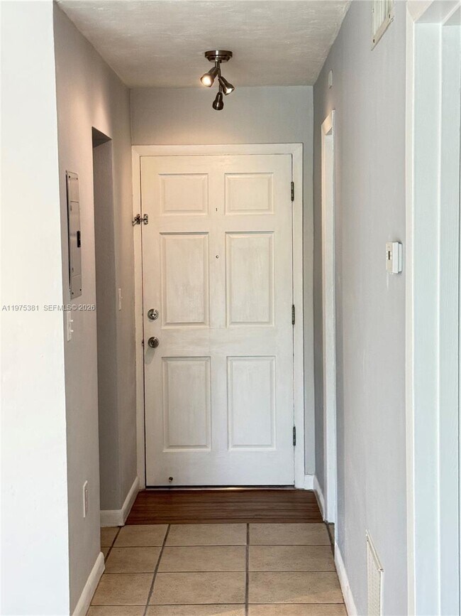 Foto del edificio - 7535 N Kendall Dr