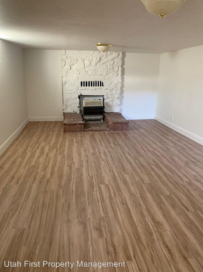 Building Photo - 164 N 400 W