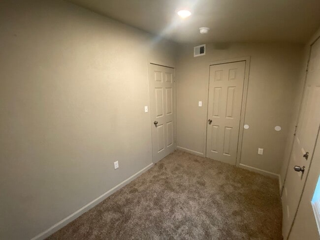 Building Photo - 310 7th St