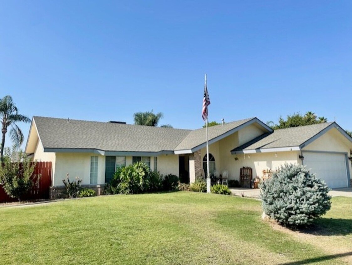 Foto principal - North West Bakersfield Home
