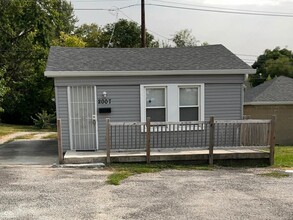 Building Photo - 2007 E 38th St