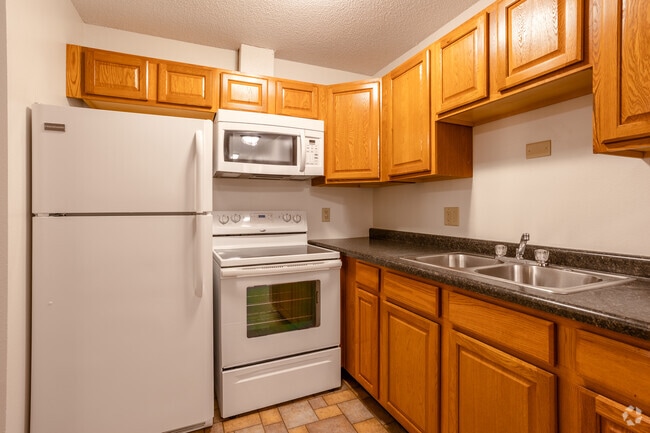 Interior Photo - 1165 S Riverside Dr