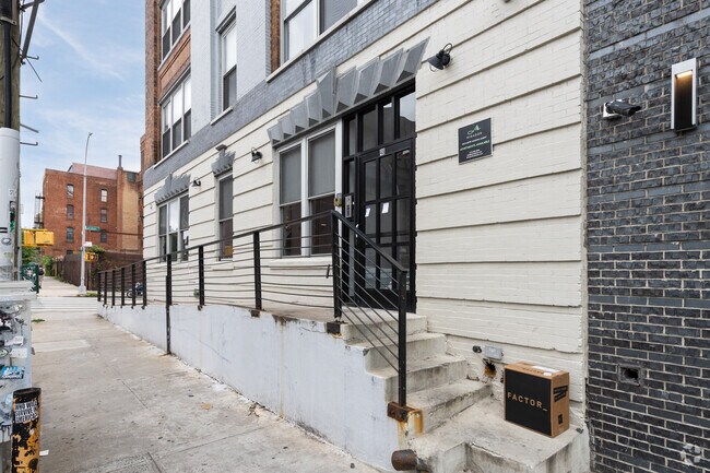 Building Photo - 48 Meserole St