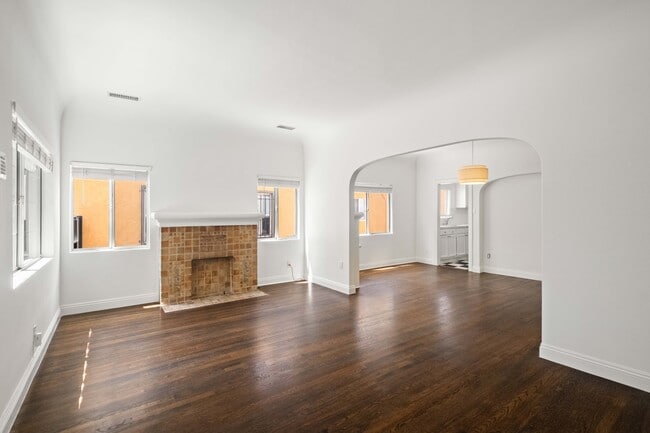 Building Photo - 1381 S Orange Dr