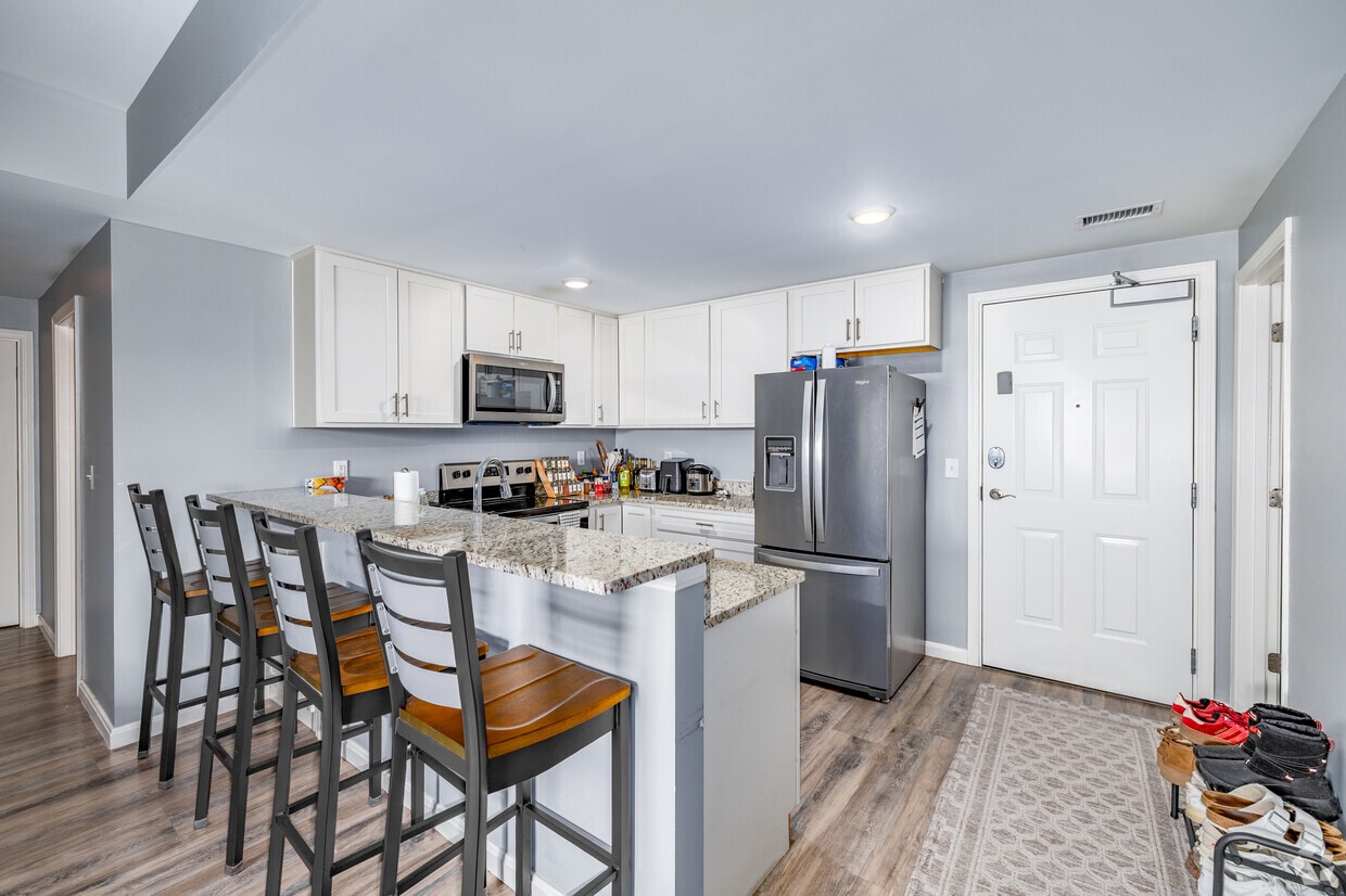 Student Housing- 52 East Park Place - Student Housing- 52 East Park Place