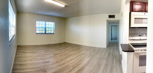Building Photo - 1407 NE 56th St