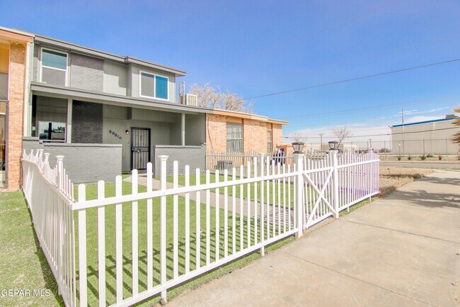 Building Photo - 6001 Morning Glory Cir