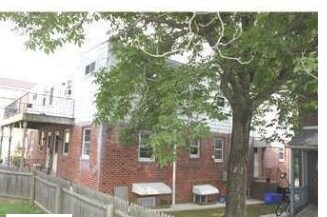Foto del edificio - 1020-1024 Fox Chase Rd