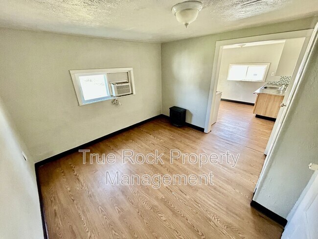 Foto del edificio - 531 1/2 W 9th Apt E